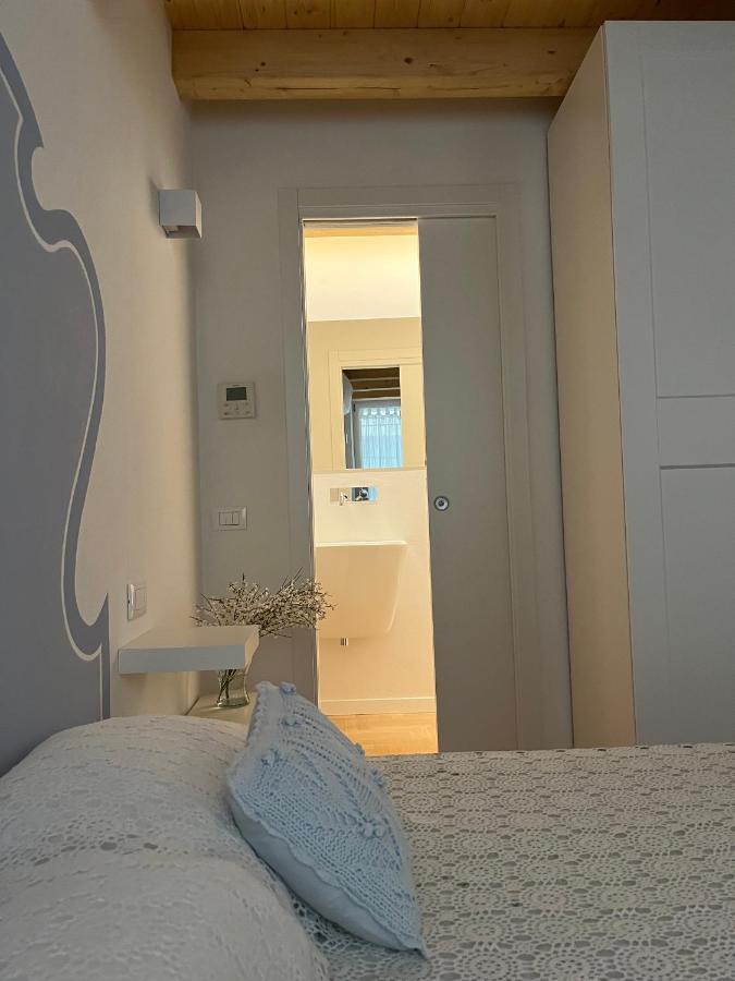 La Piccola Casa Al Lago - Intera Casa Con 3 Camere E 2 Box Сало Экстерьер фото